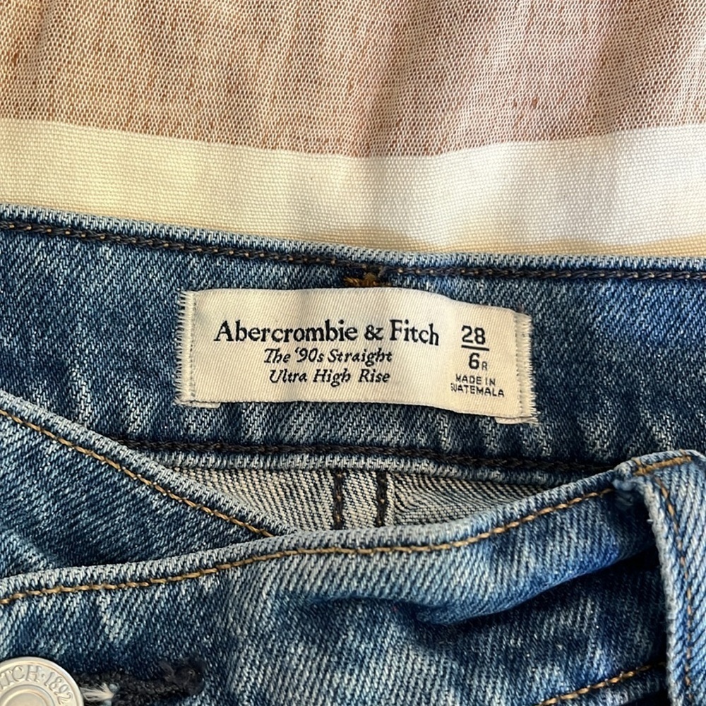 Abercrombie & Fitch The 90's Straight Ultra High Rise Criss Cross Size 28R - Picture 7 of 14